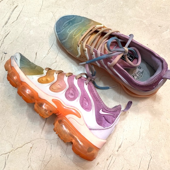 tie dye vapormax
